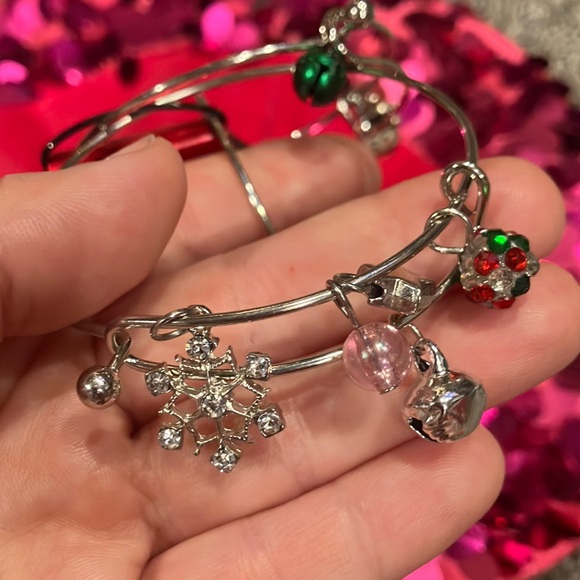 3 Holiday Charm Bracelets NWT snowman ornament tree snowflake star bell - Picture 4 of 6
